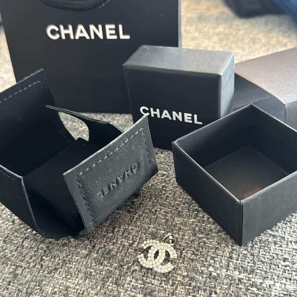 Chanel packaging. Suade wrapping for jewelry, bag and box. Preowned.
